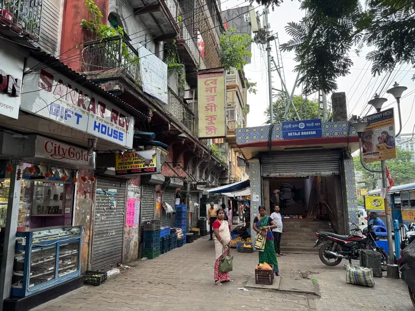Netaji Bhavan Metro - 1min walk